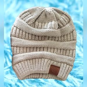🛍️$32, 4.99⛵🛍️ Great Gift 🎁 NEW Stylish Knit Beanie, Tan/Taupe